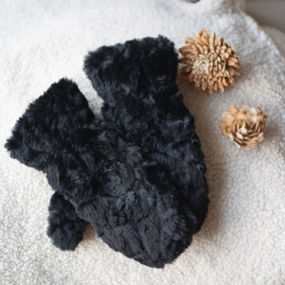 New Women's Mittens Black Faux Fur Lined Winter Fashion Gloves Cozy luxury - Picture 3 of 5